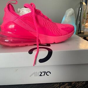 Hyper pink women’s size 7.5 Nike Airmax 270